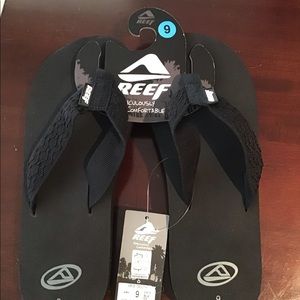 Men’s size 9 reef sandals brand new with tags